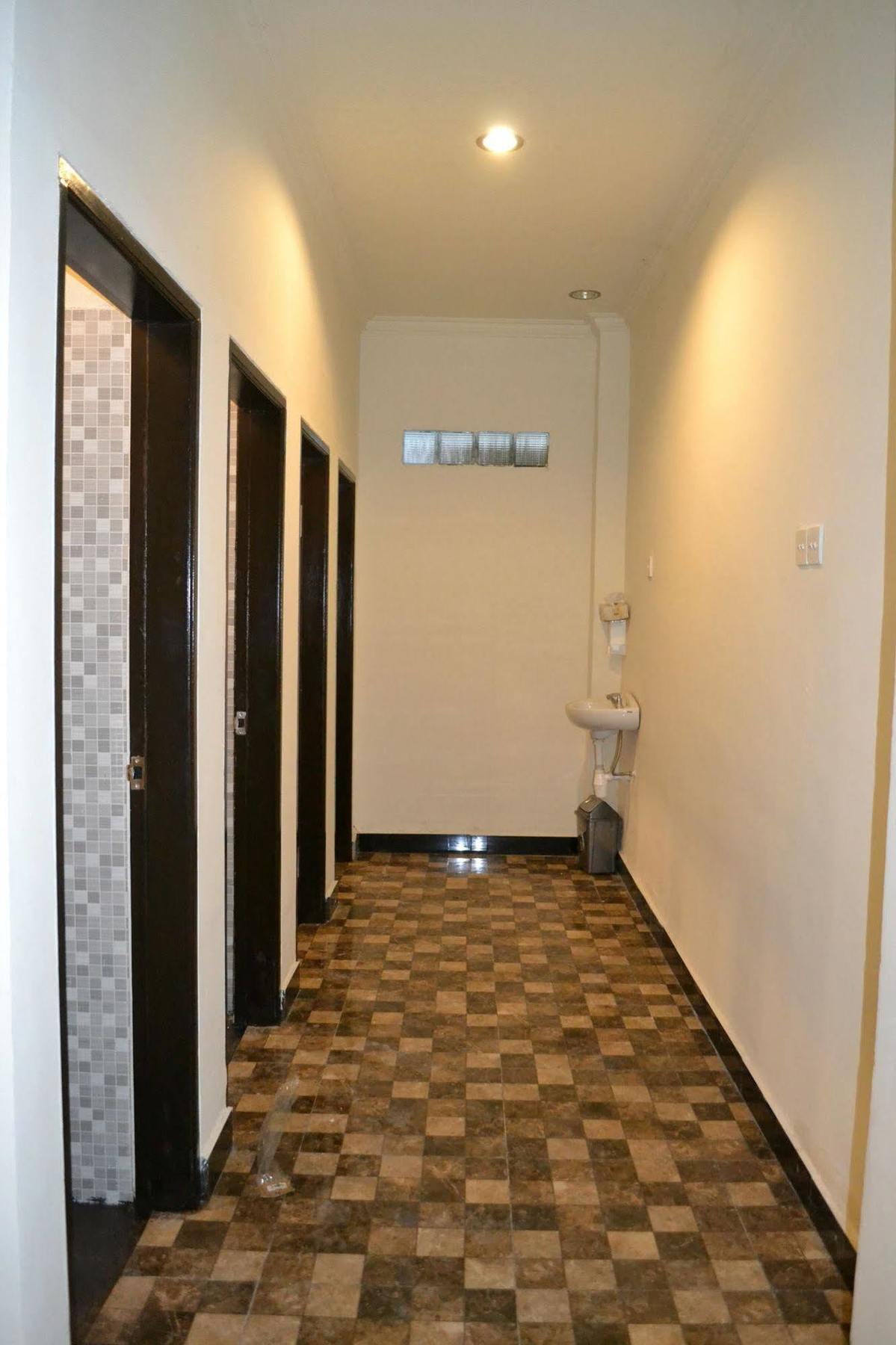 Ivanka Airport Inn Кута Экстерьер фото