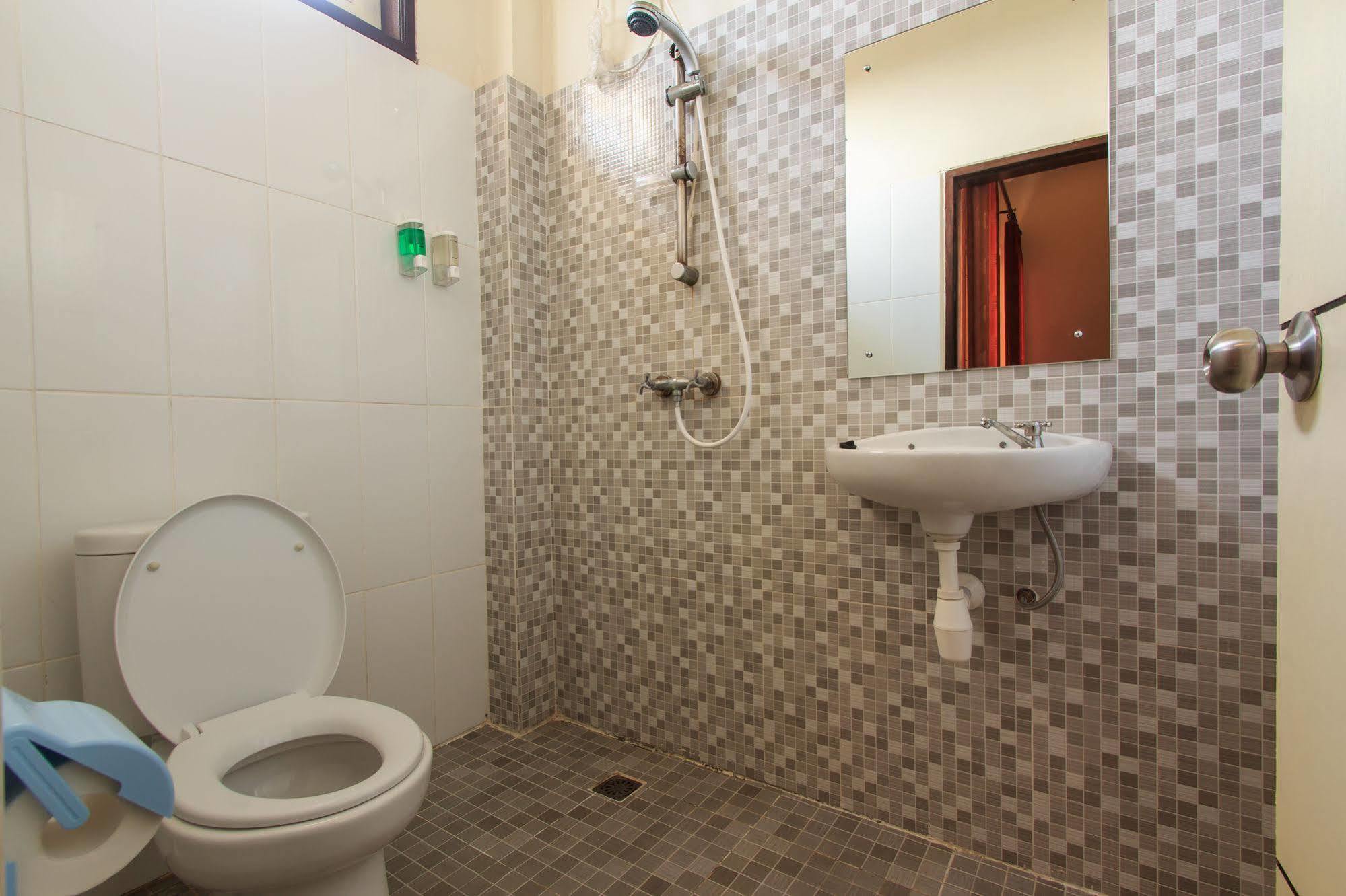 Ivanka Airport Inn Кута Экстерьер фото