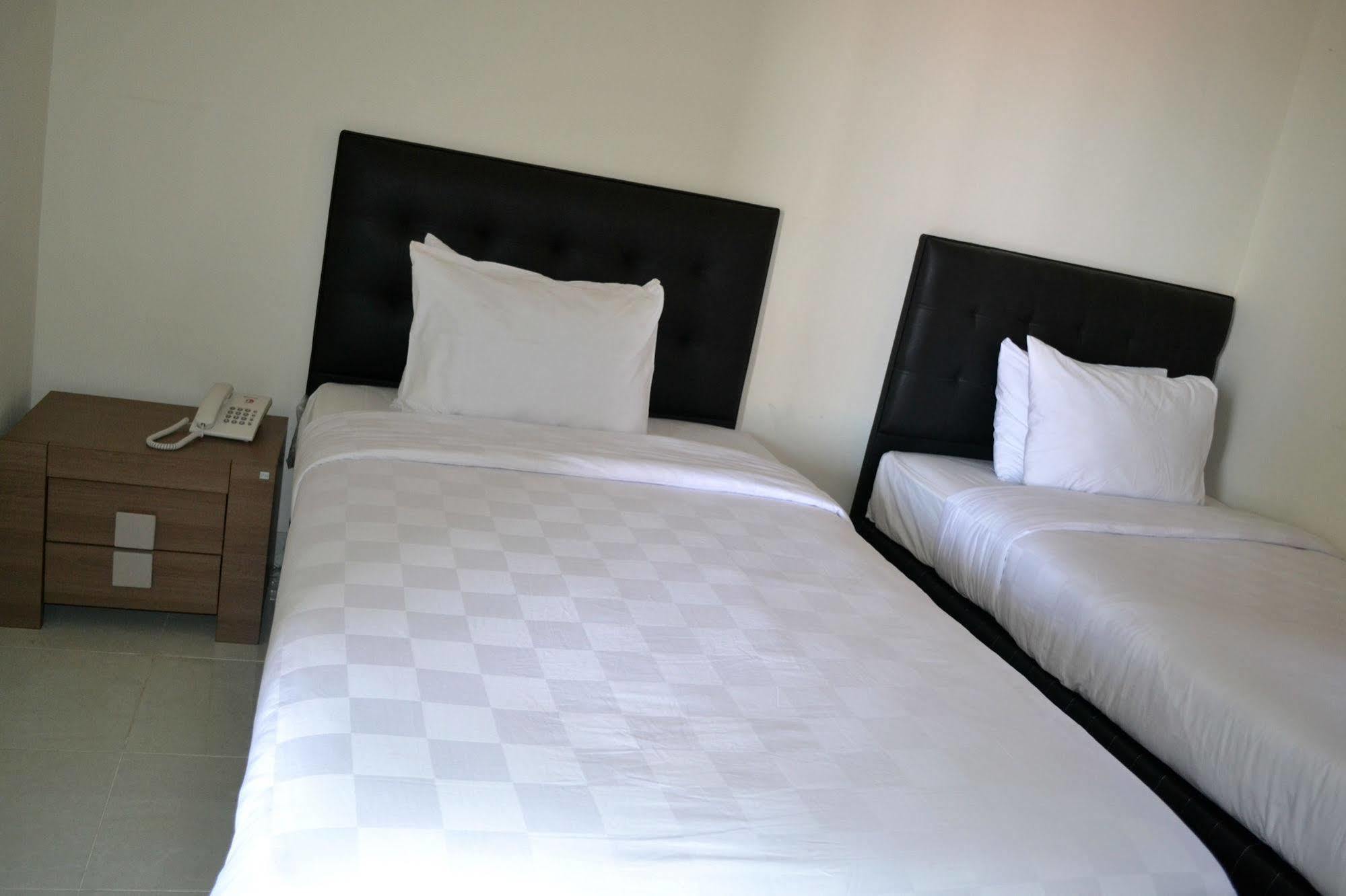 Ivanka Airport Inn Кута Экстерьер фото